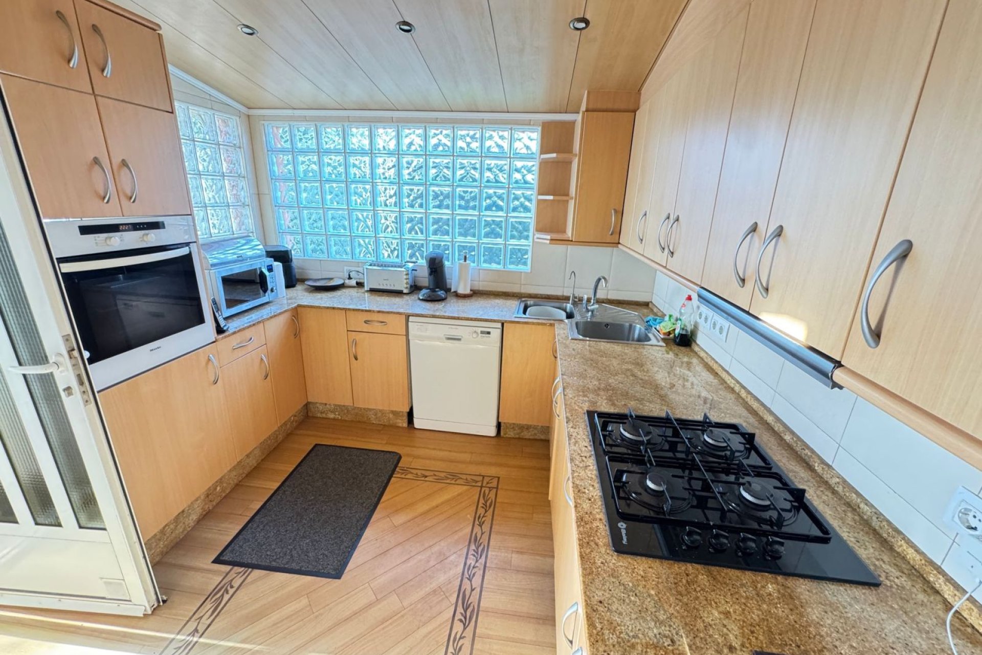 Resale - Villa -
Cabo Roig