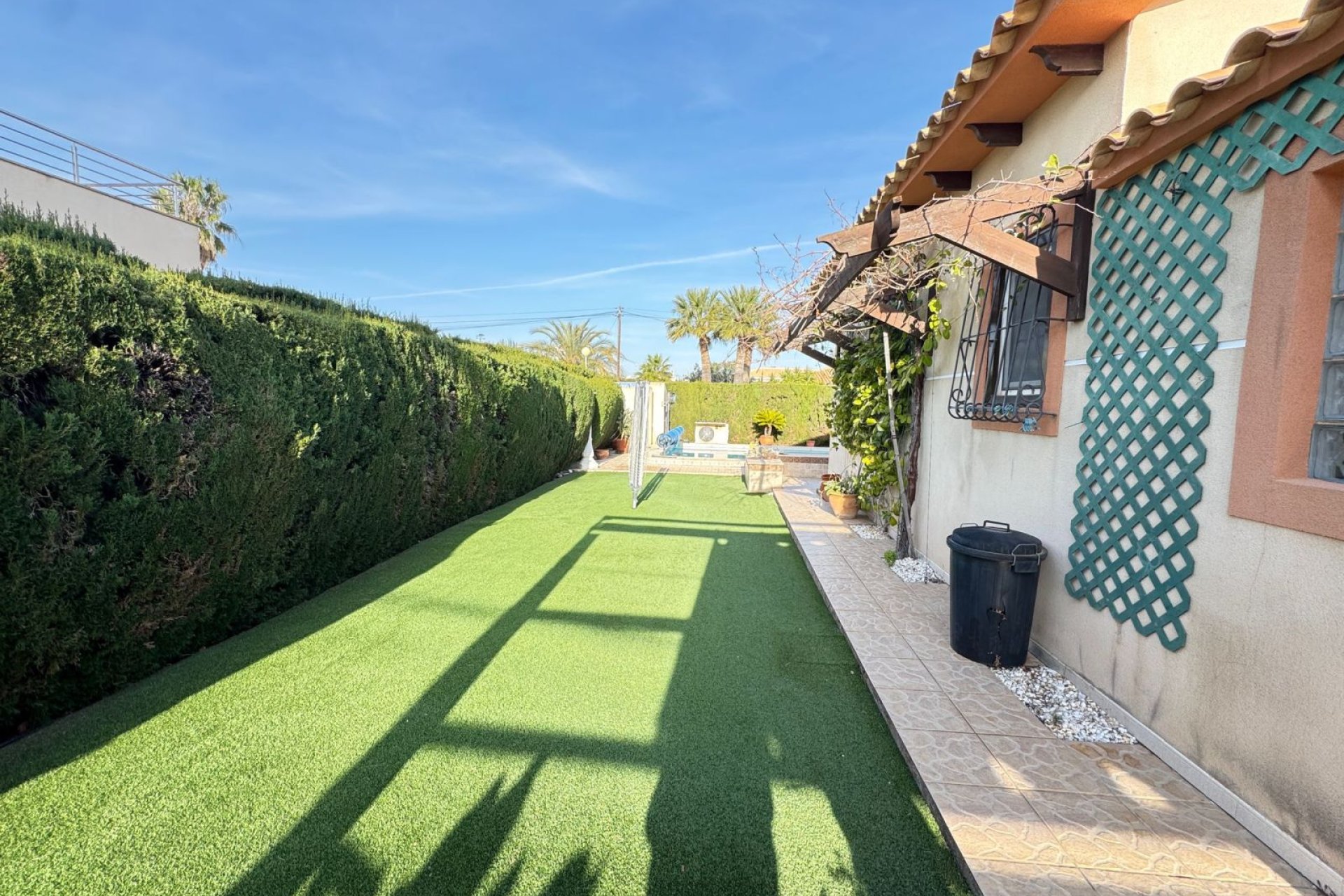 Resale - Villa -
Cabo Roig