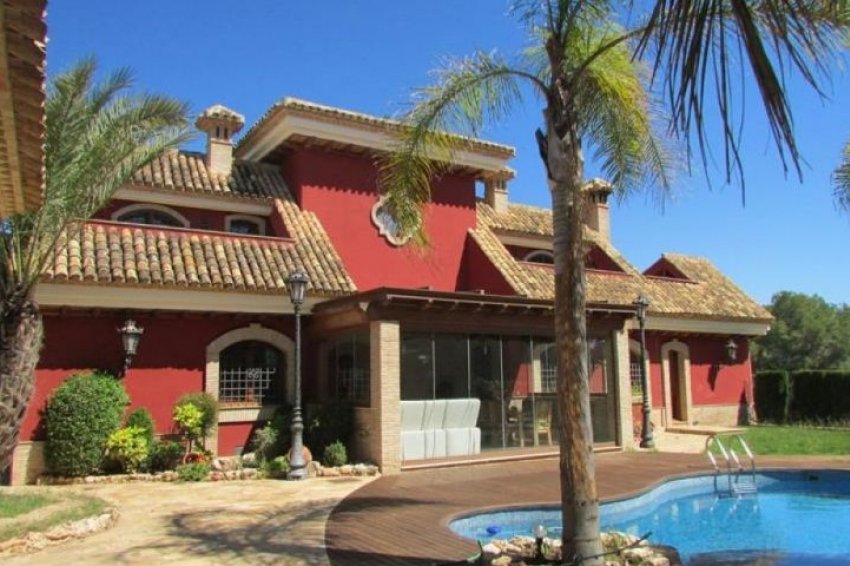 Resale - Villa -
Campoamor Golf - Campoamor