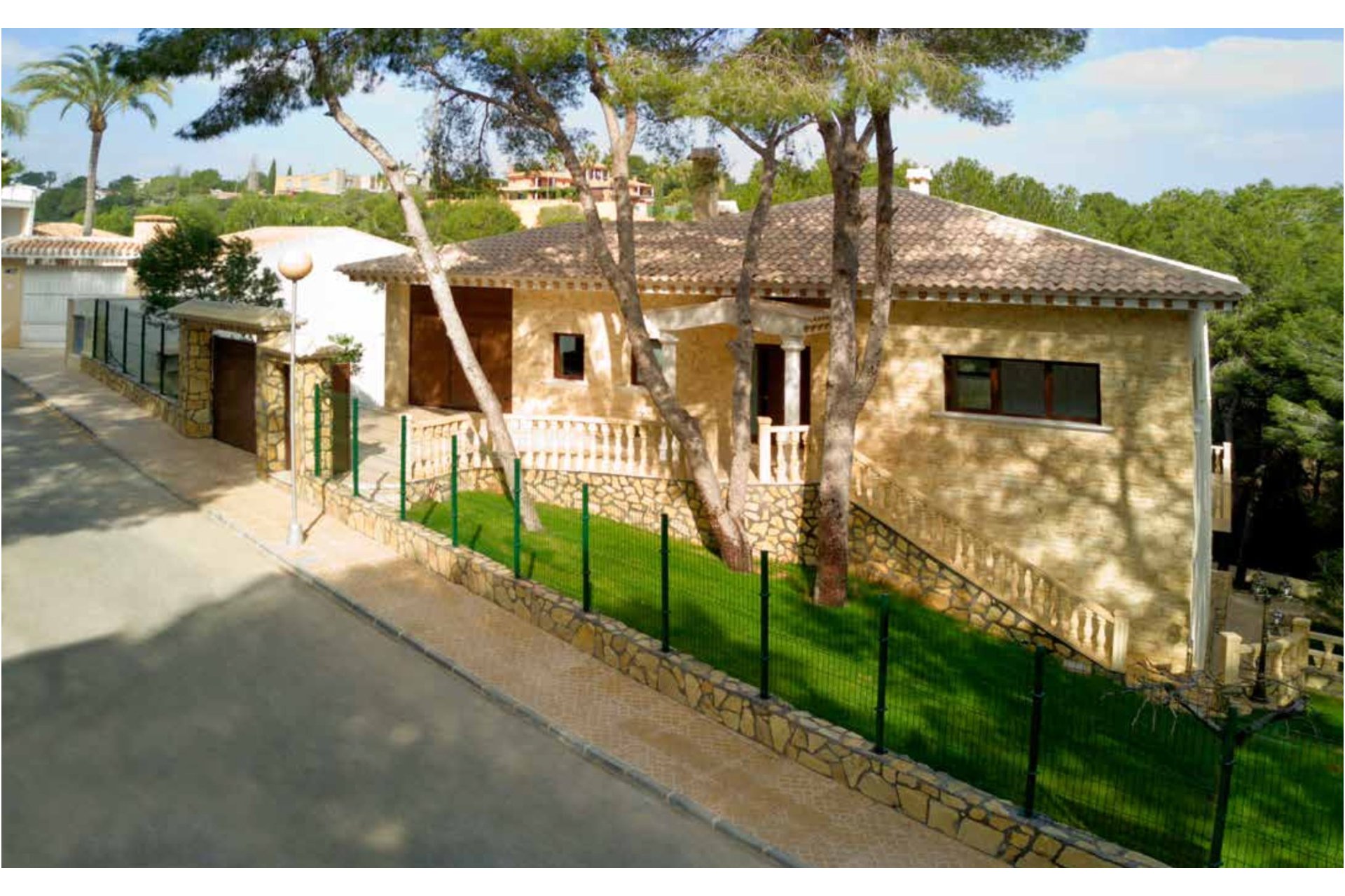 Resale - Villa -
Campoamor Golf - Campoamor