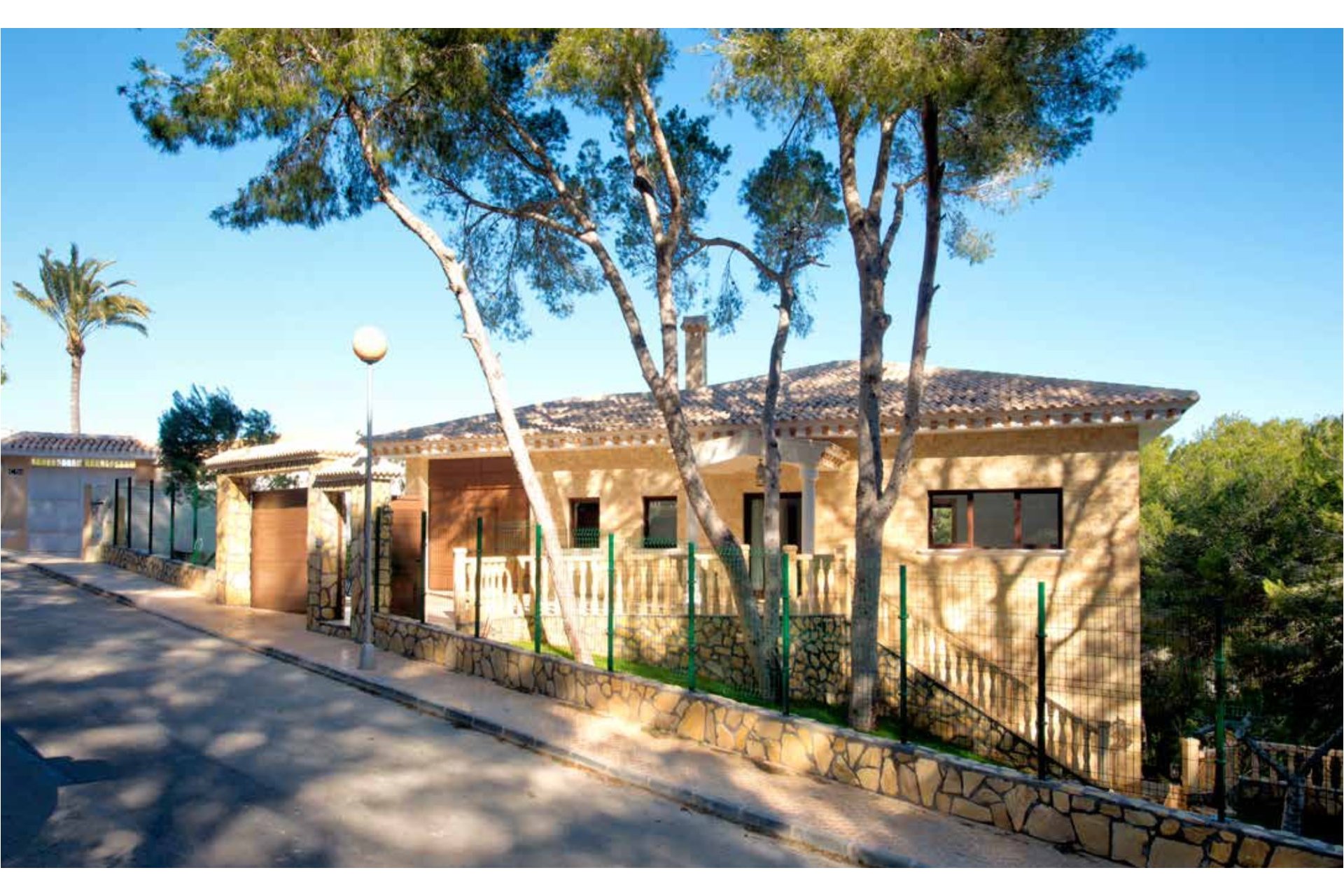 Resale - Villa -
Campoamor Golf - Campoamor