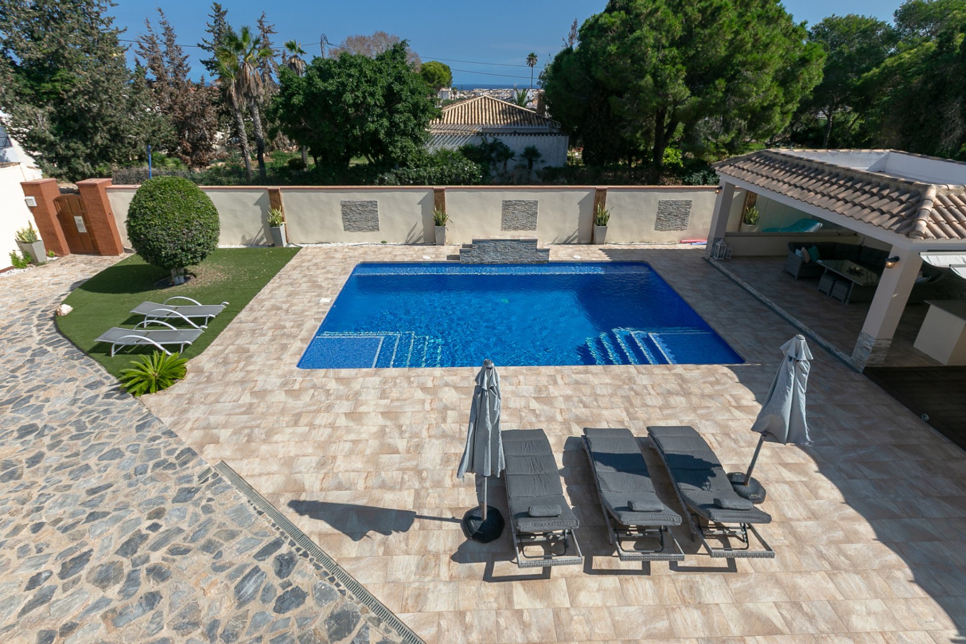 Resale - Villa -
Campoamor - Lomas de Don Juan