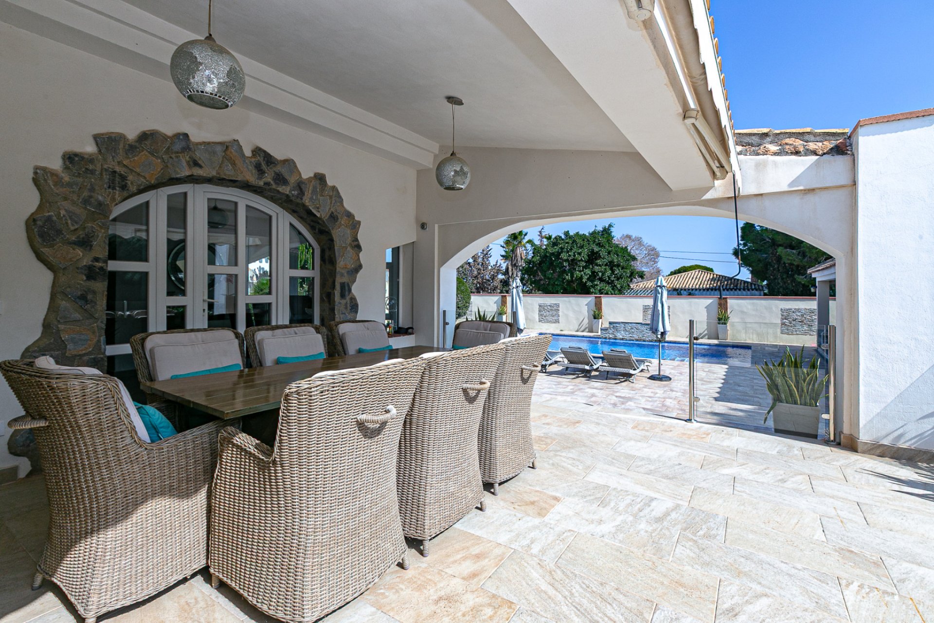 Resale - Villa -
Campoamor - Lomas de Don Juan