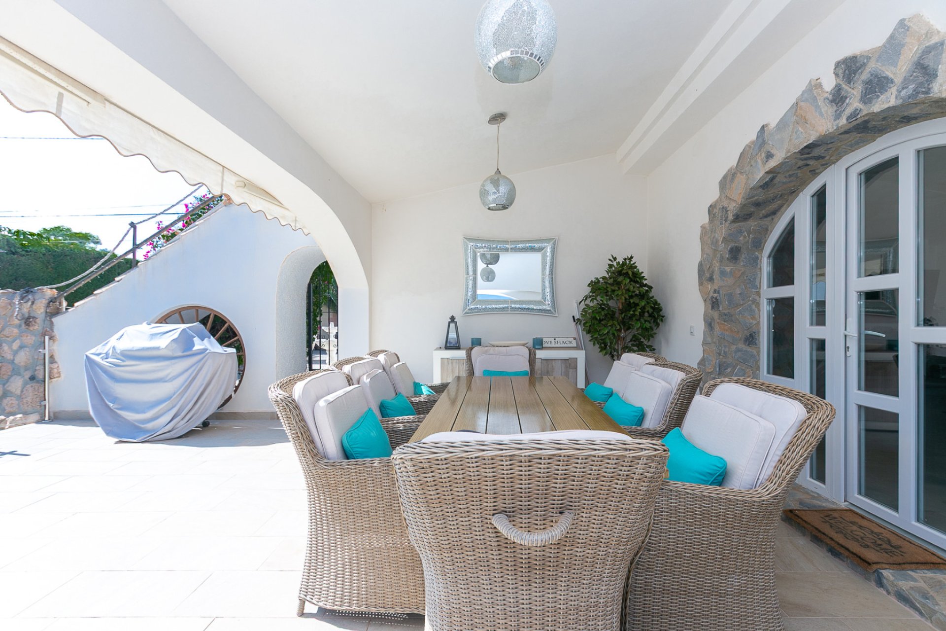 Resale - Villa -
Campoamor - Lomas de Don Juan