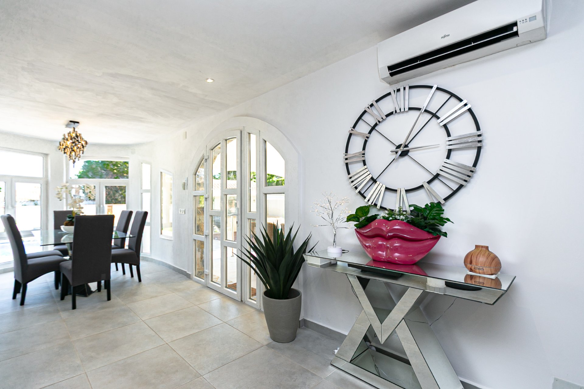 Resale - Villa -
Campoamor - Lomas de Don Juan