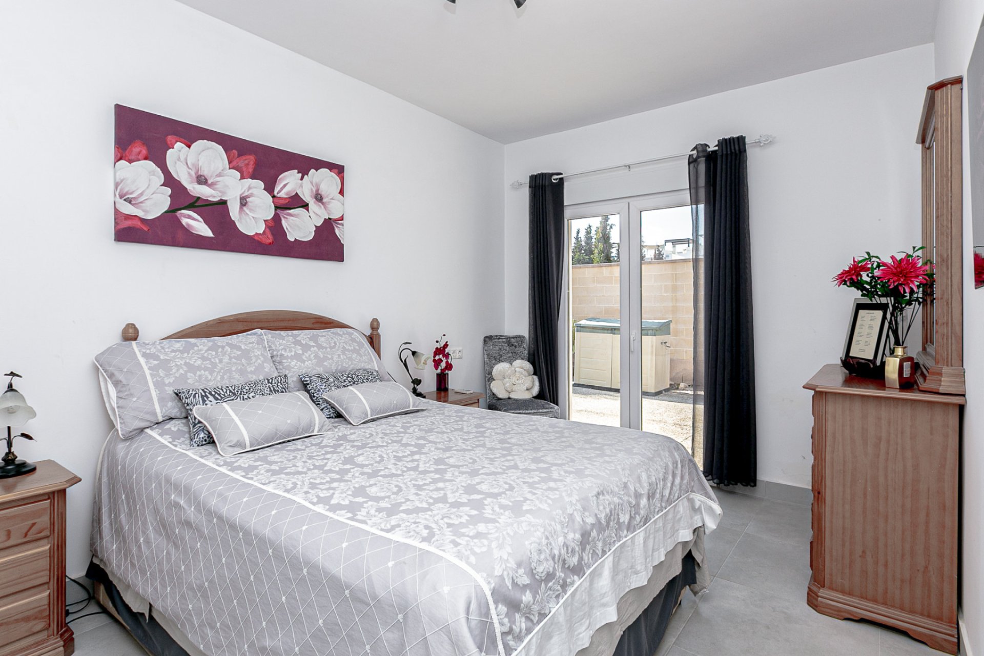 Resale - Villa -
Campoamor - Lomas de Don Juan