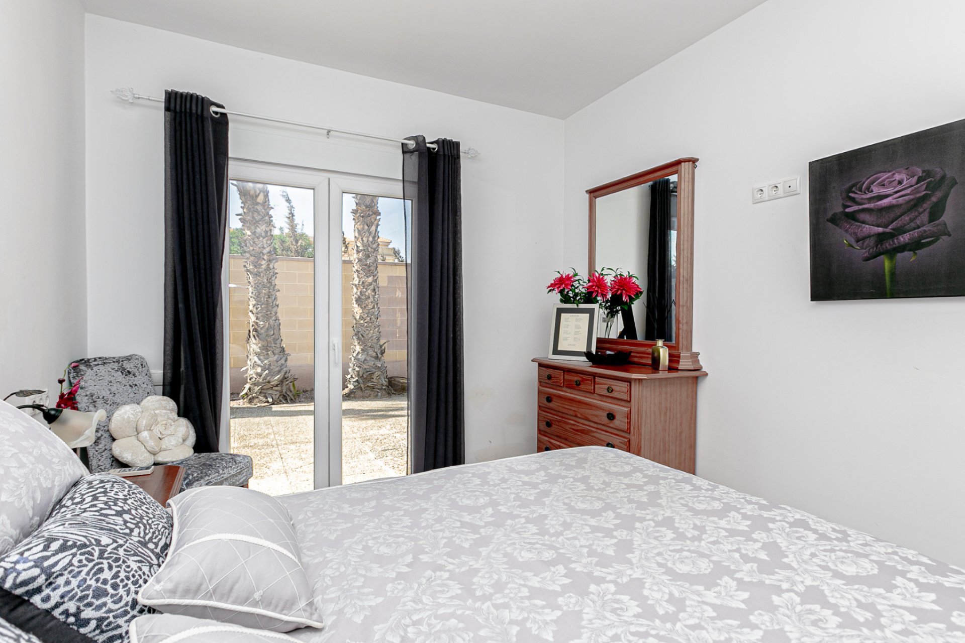 Resale - Villa -
Campoamor - Lomas de Don Juan