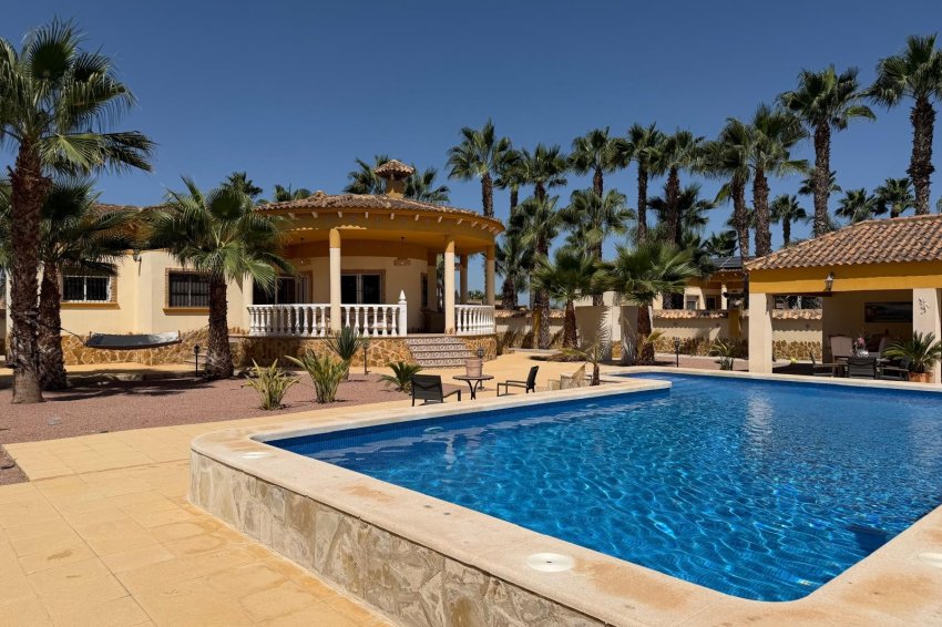 Resale - Villa -
CATRAL - Catral