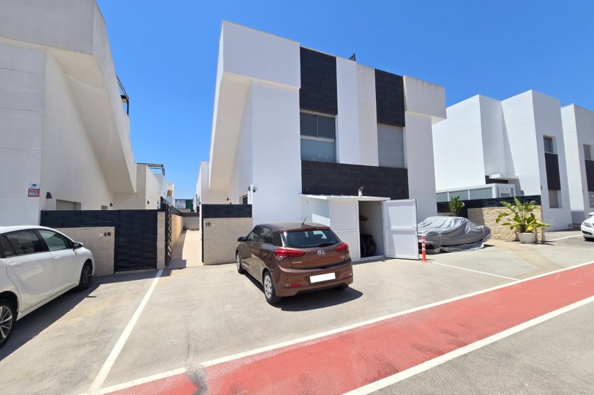 Resale - Villa * -
Ciudad Quesada * - Doña Pepa *