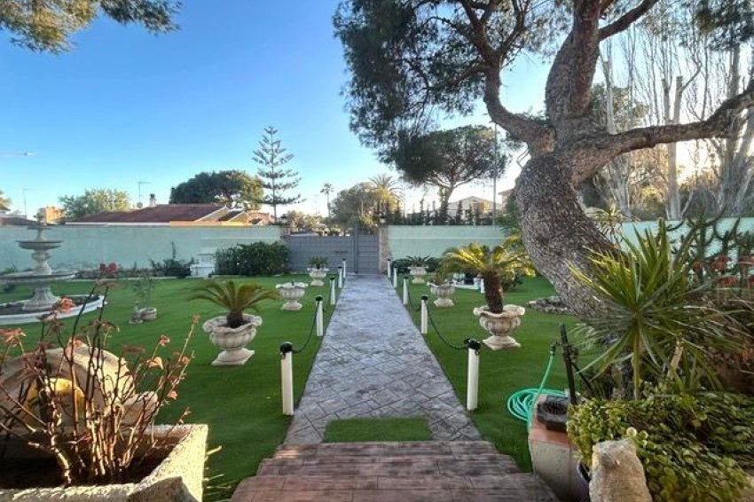 Resale - Villa -
Dehesa de campoamor - Campoamor