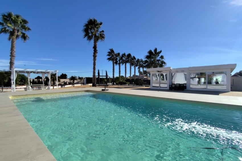 Resale - Villa -
El Mudamiento