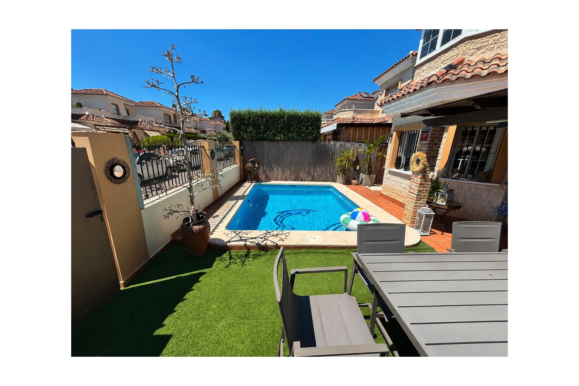 Resale - Villa -
El Raso - Guardamar del Segura
