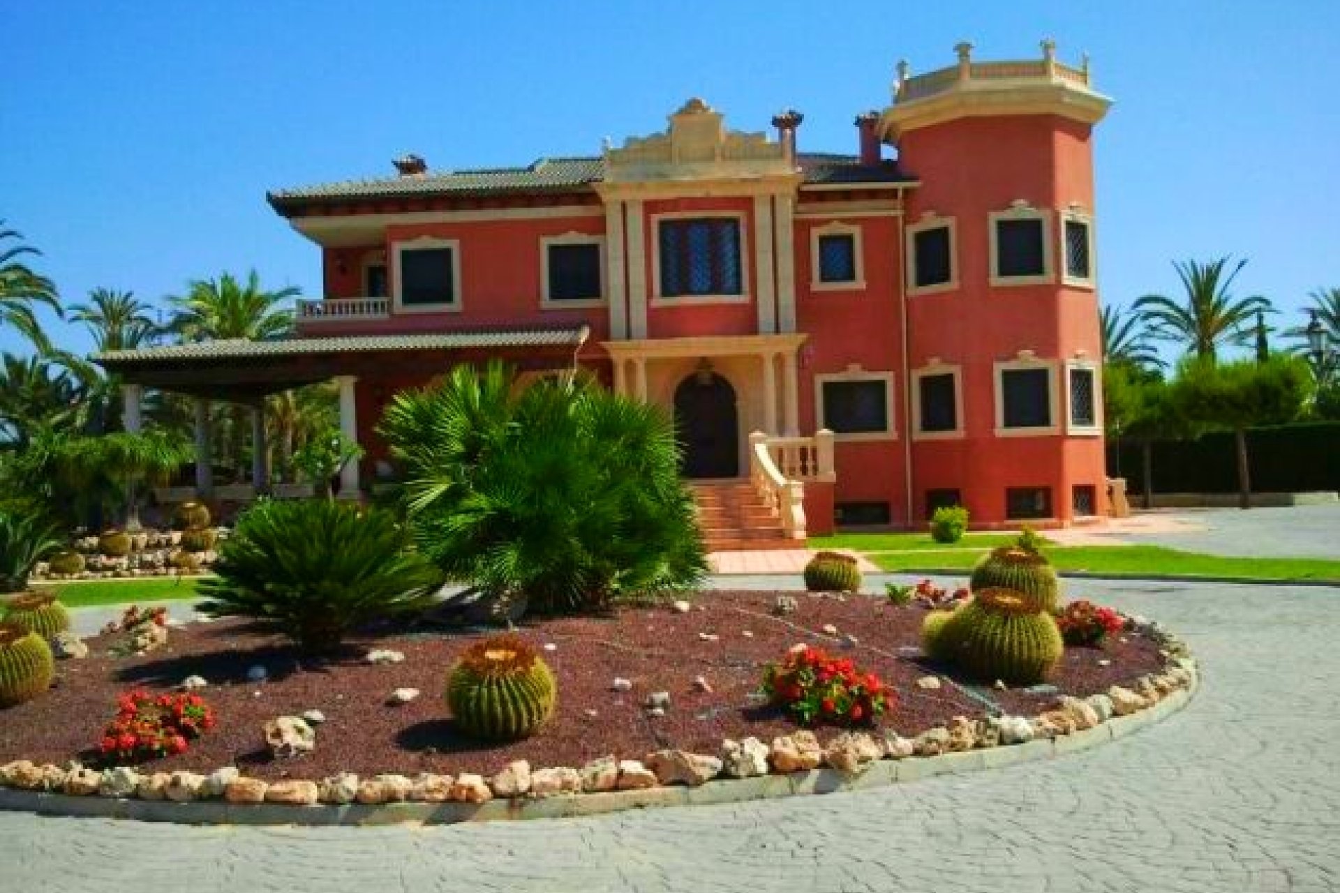 Resale - Villa -
Elche