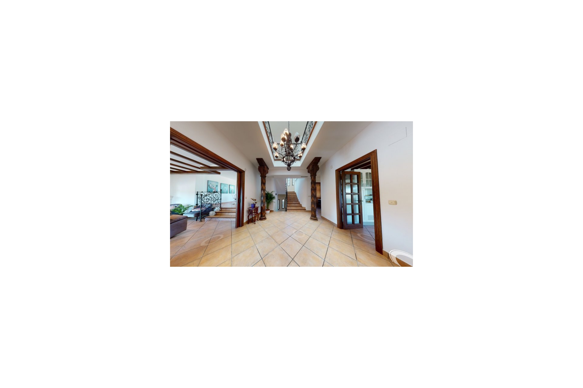 Resale - Villa -
Elche