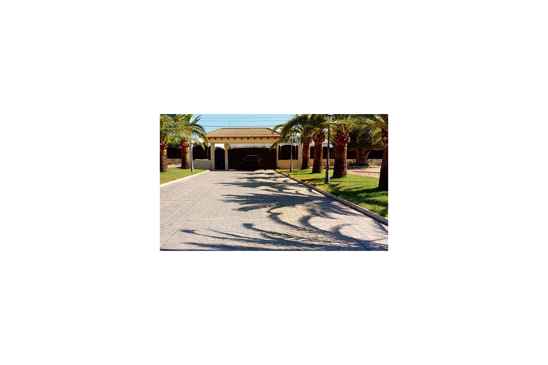 Resale - Villa -
Elche