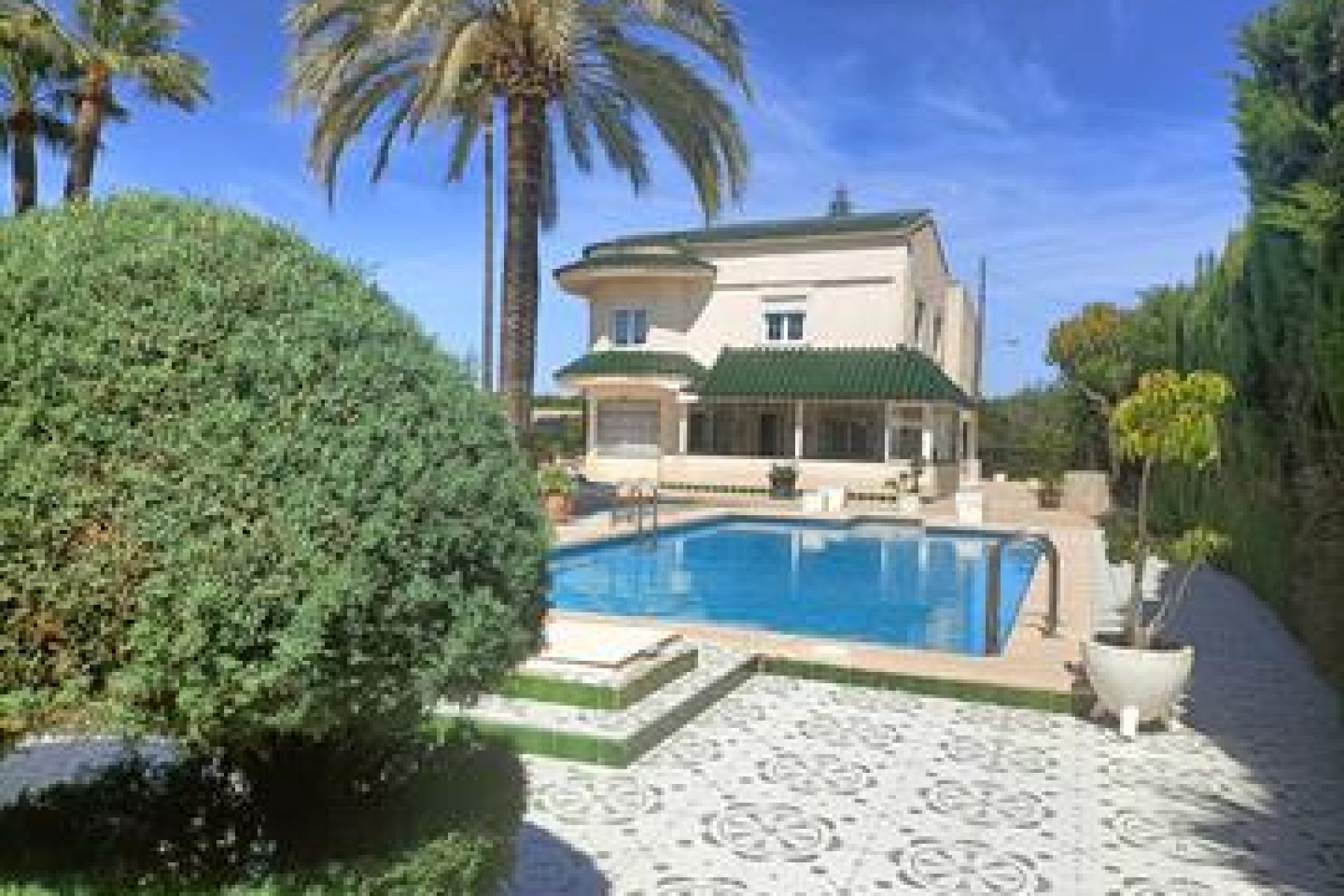 Resale - Villa -
Elche