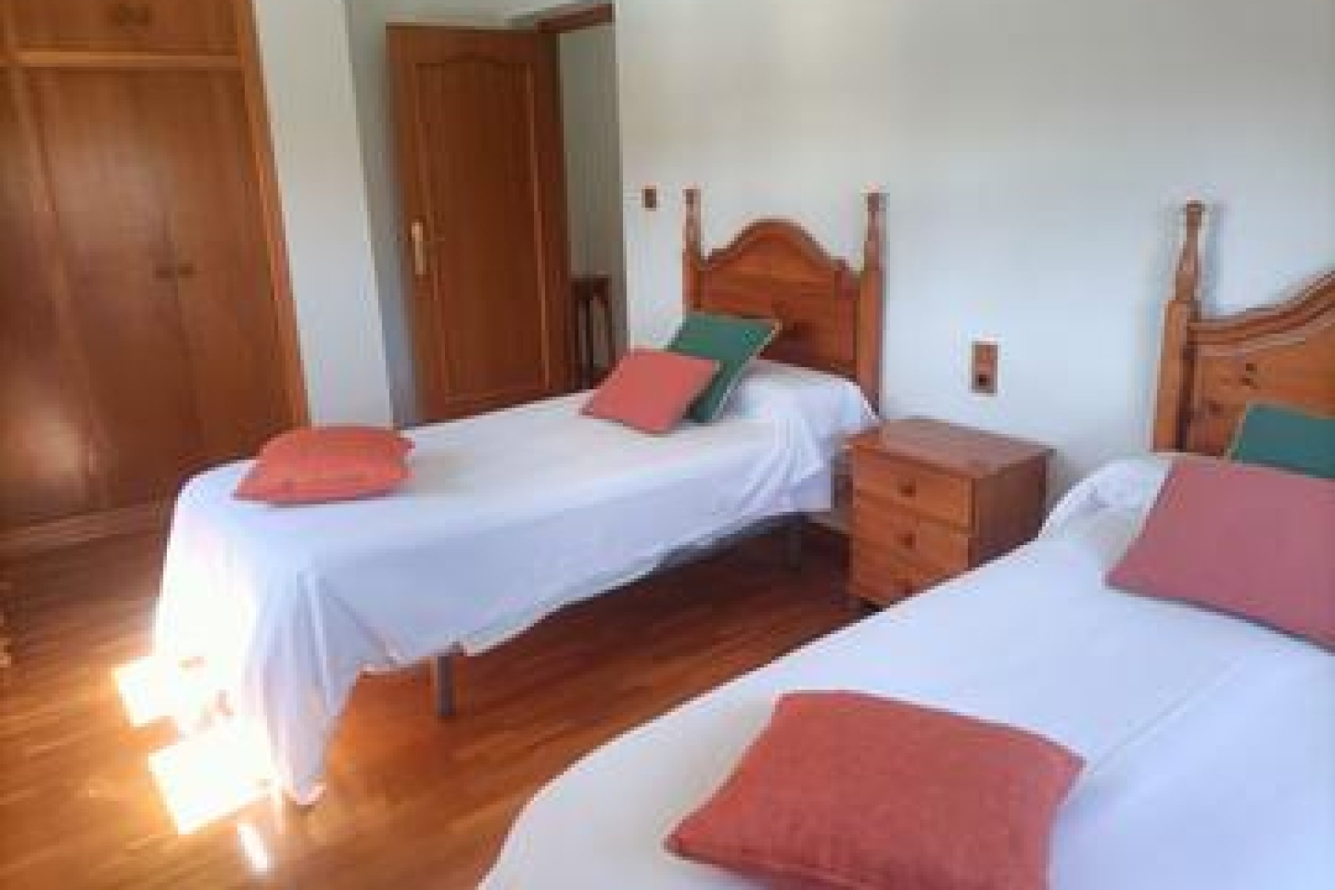 Resale - Villa -
Elche