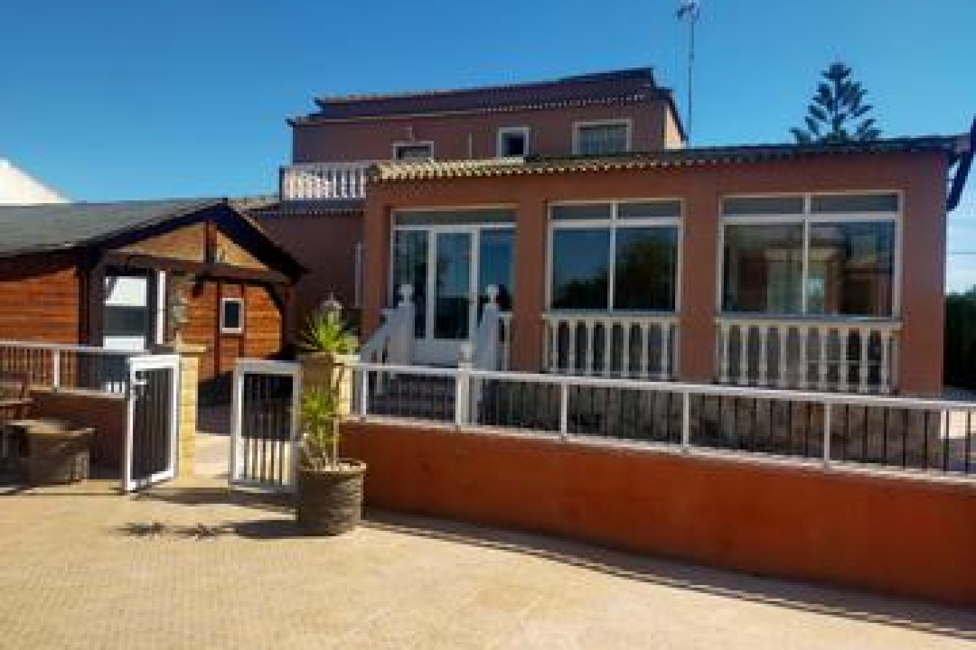 Resale - Villa -
Elche
