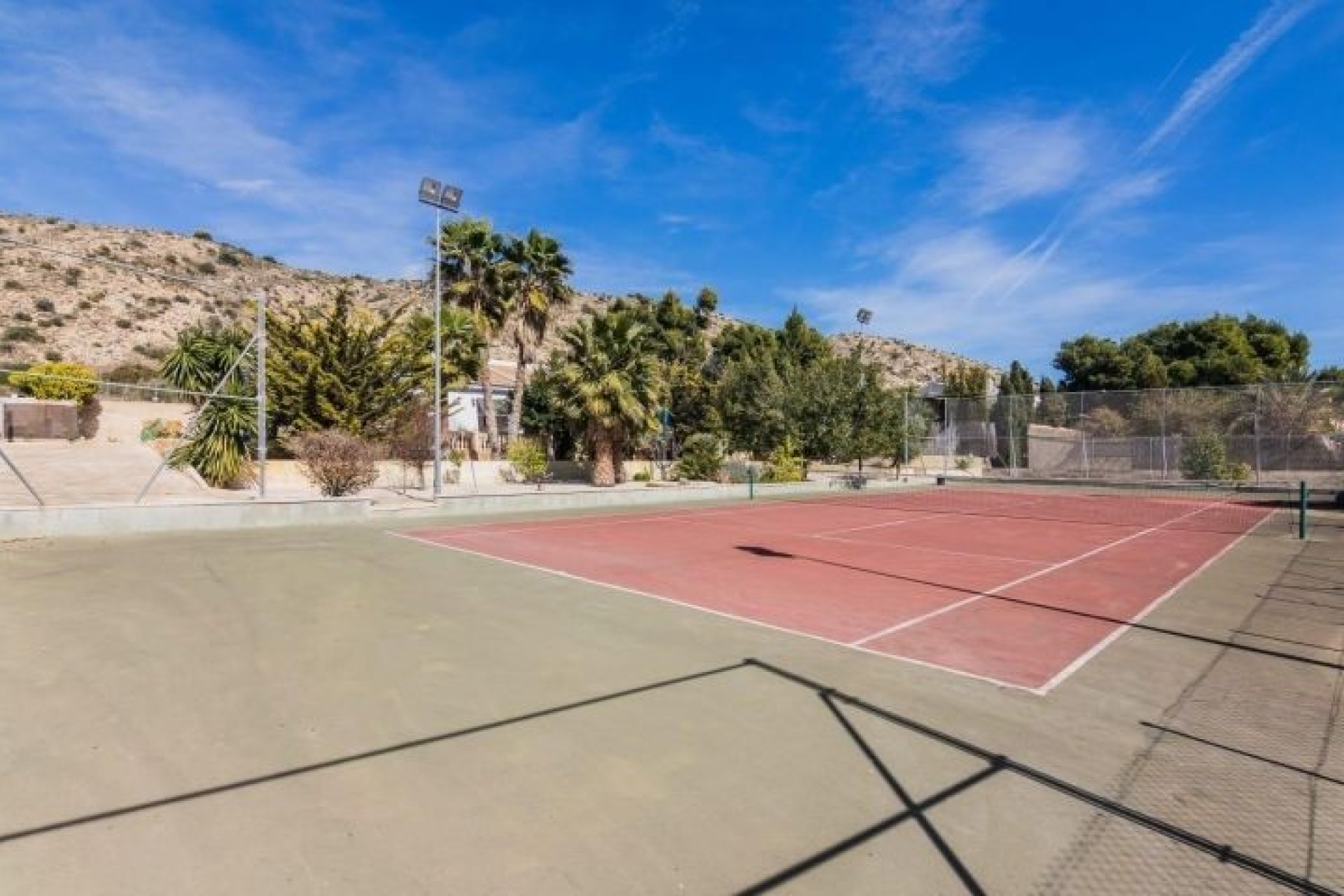 Resale - Villa -
Elche