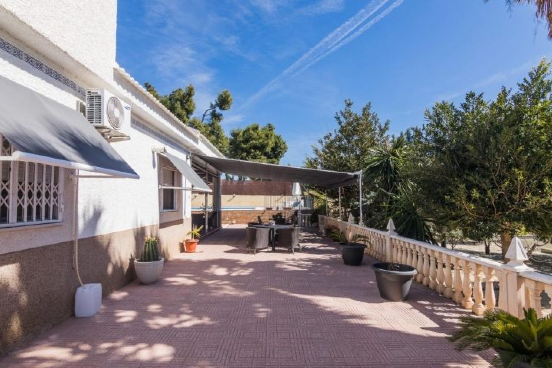 Resale - Villa -
Elche