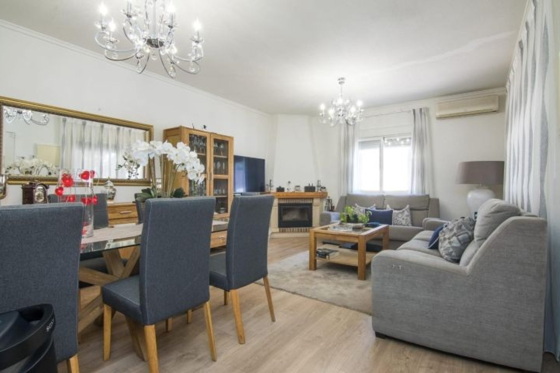 Resale - Villa -
Elche