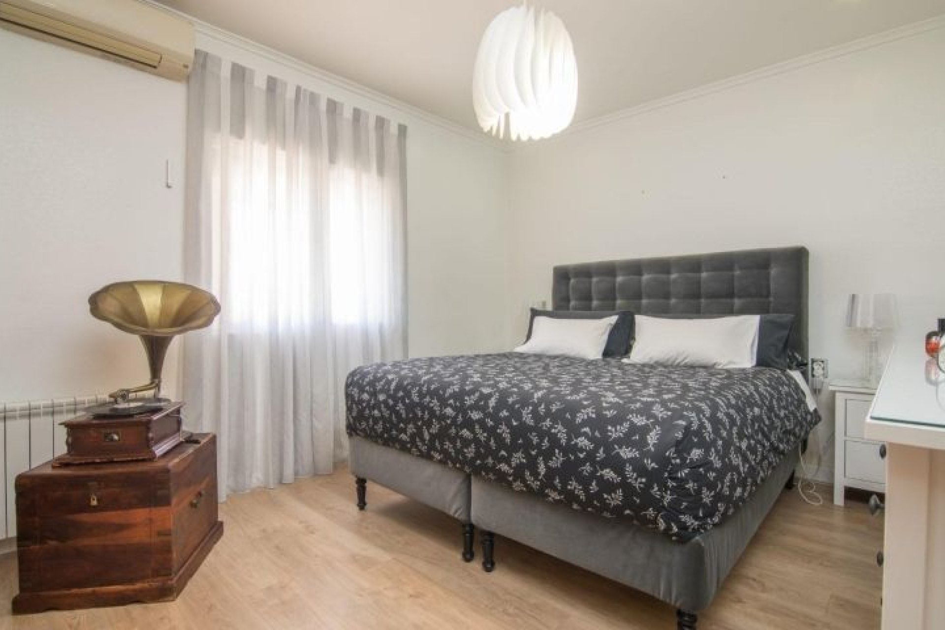 Resale - Villa -
Elche