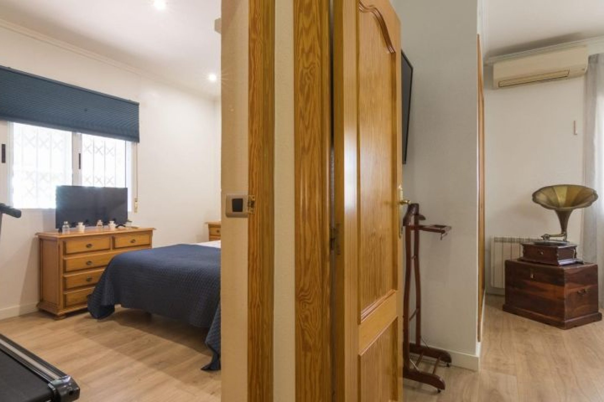 Resale - Villa -
Elche