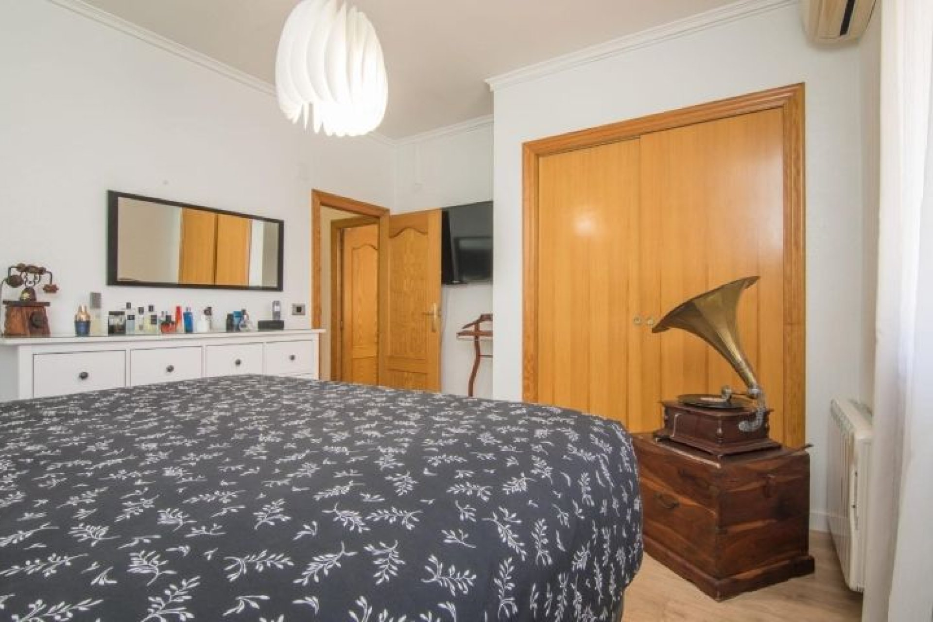 Resale - Villa -
Elche