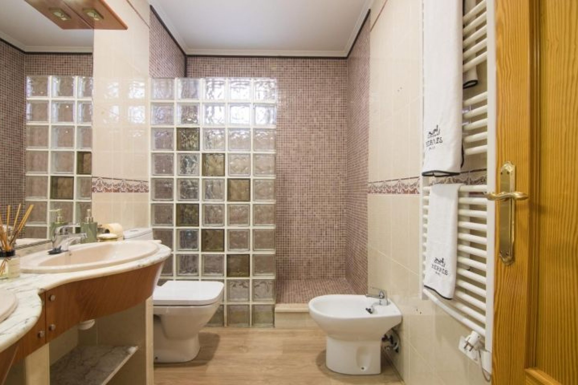 Resale - Villa -
Elche