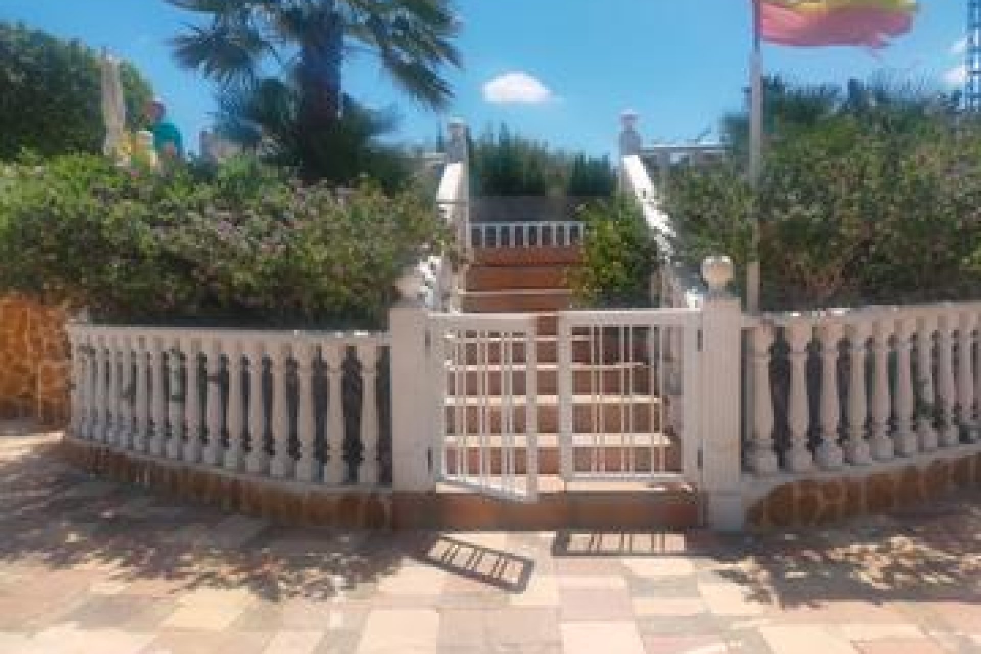 Resale - Villa -
Elche