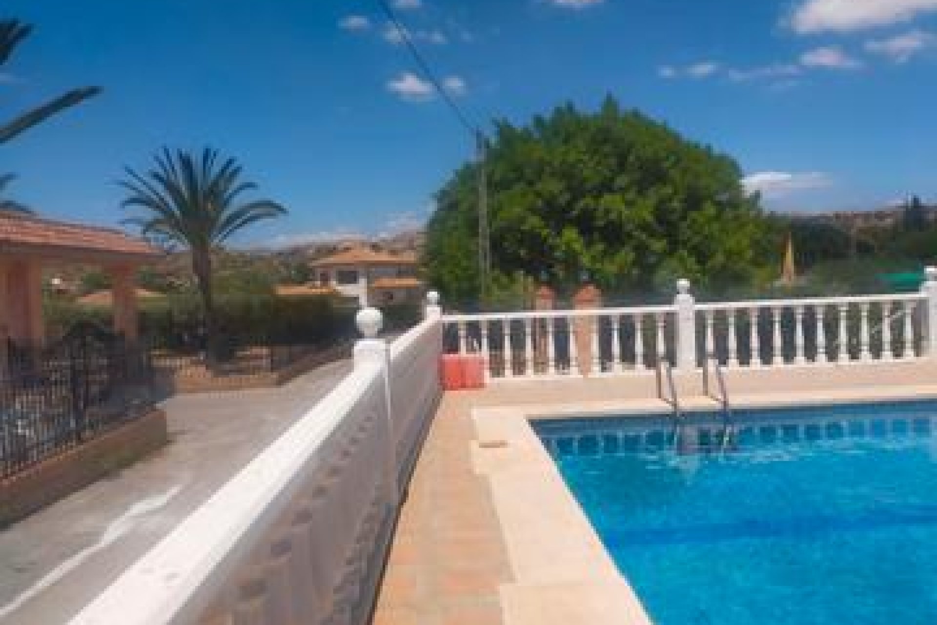 Resale - Villa -
Elche