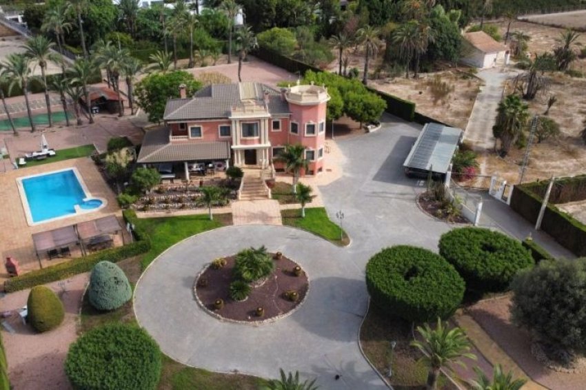 Resale - Villa -
Elche