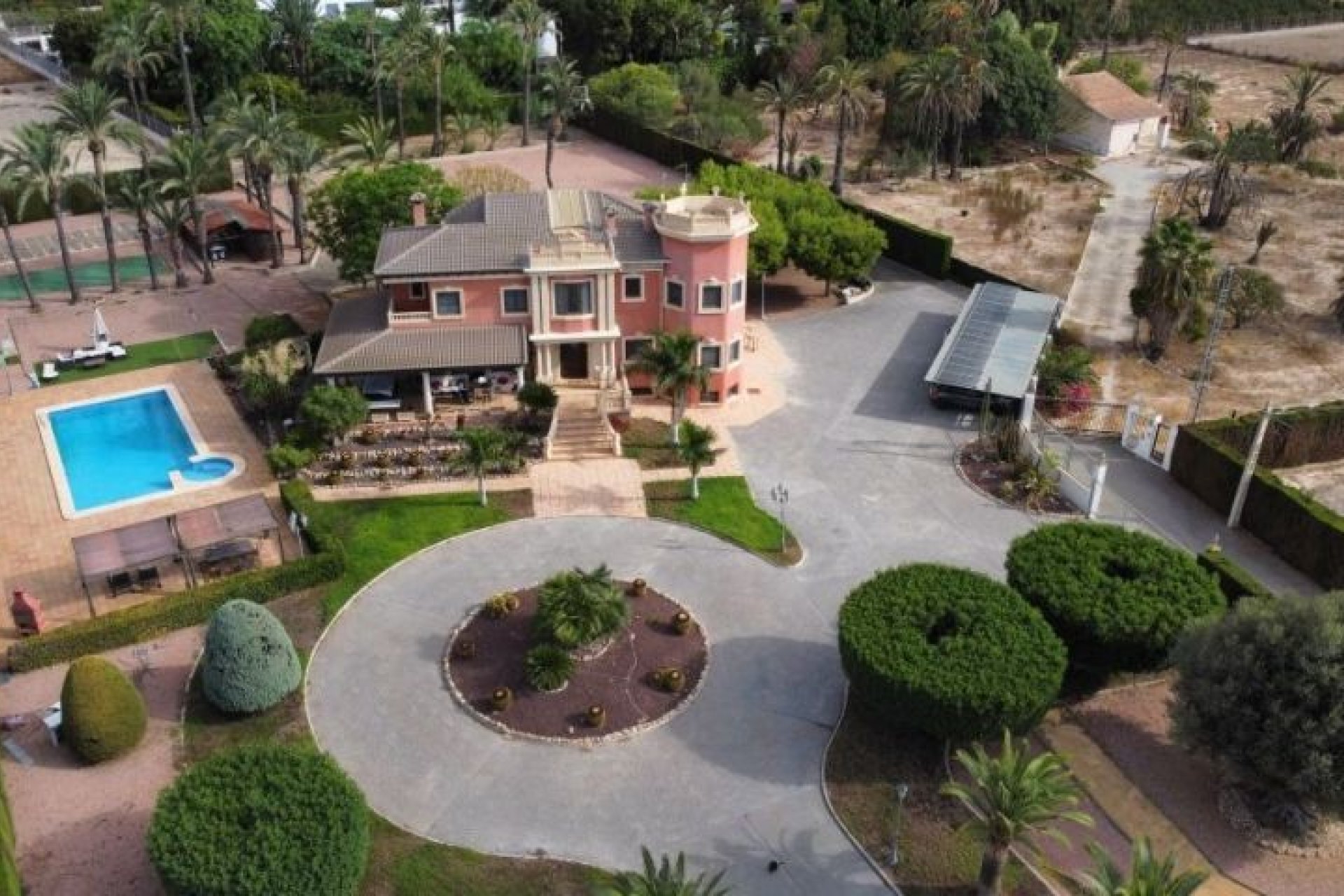 Resale - Villa -
Elche