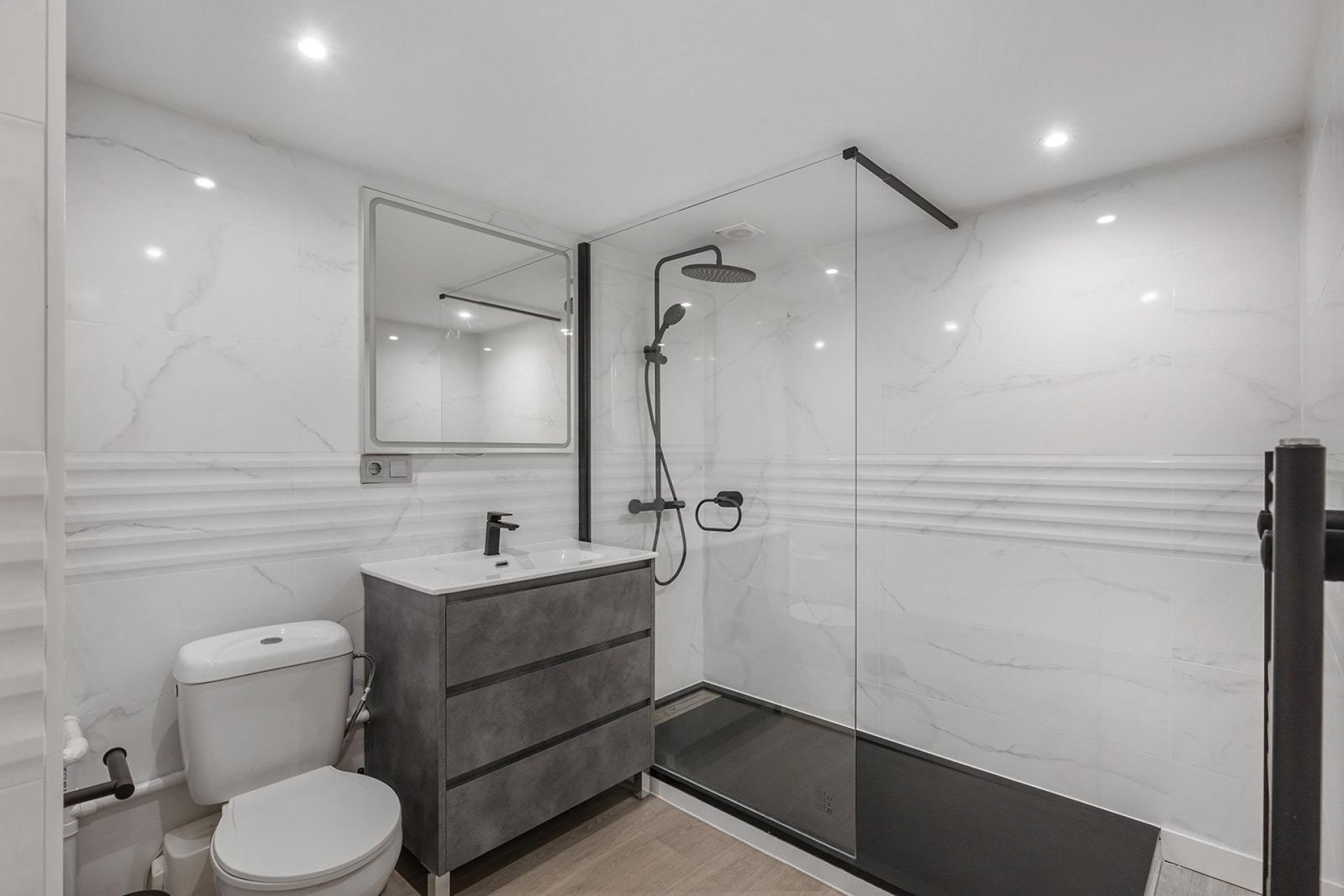 Resale - Villa -
Guardamar del Segura - Urbanizaciones