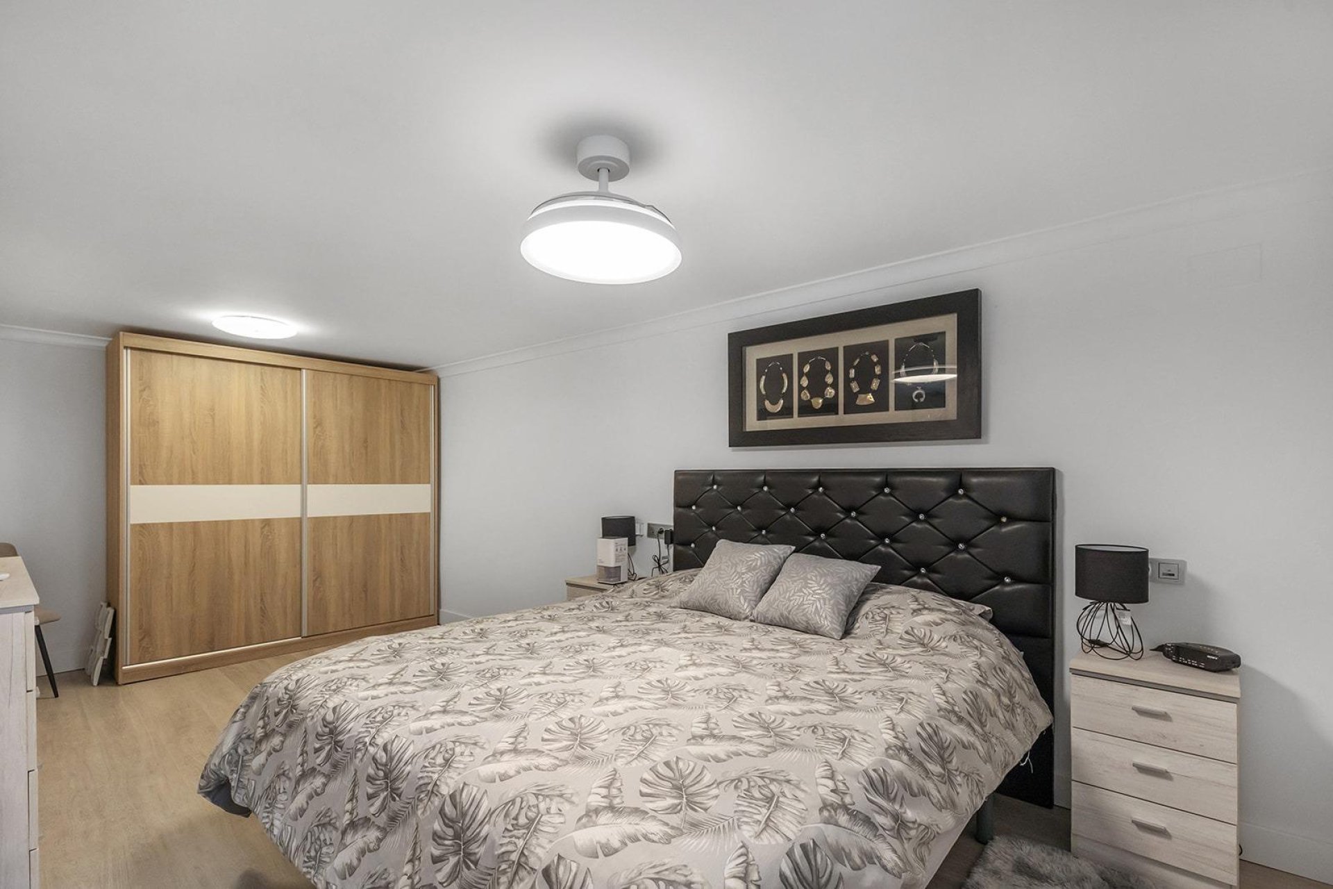 Resale - Villa -
Guardamar del Segura - Urbanizaciones