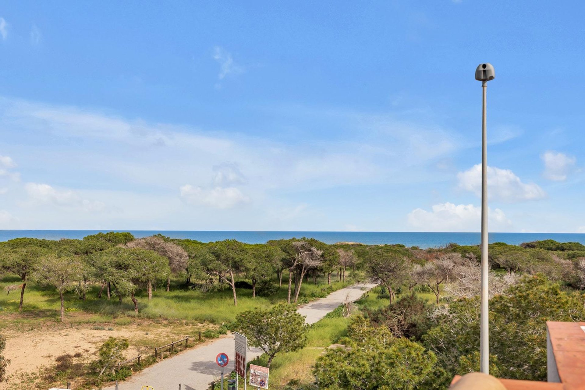 Resale - Villa -
Guardamar del Segura - Urbanizaciones