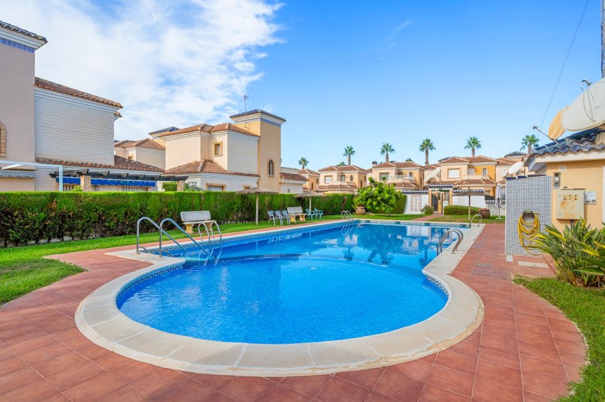 Resale - Villa -
Guardamar del Segura