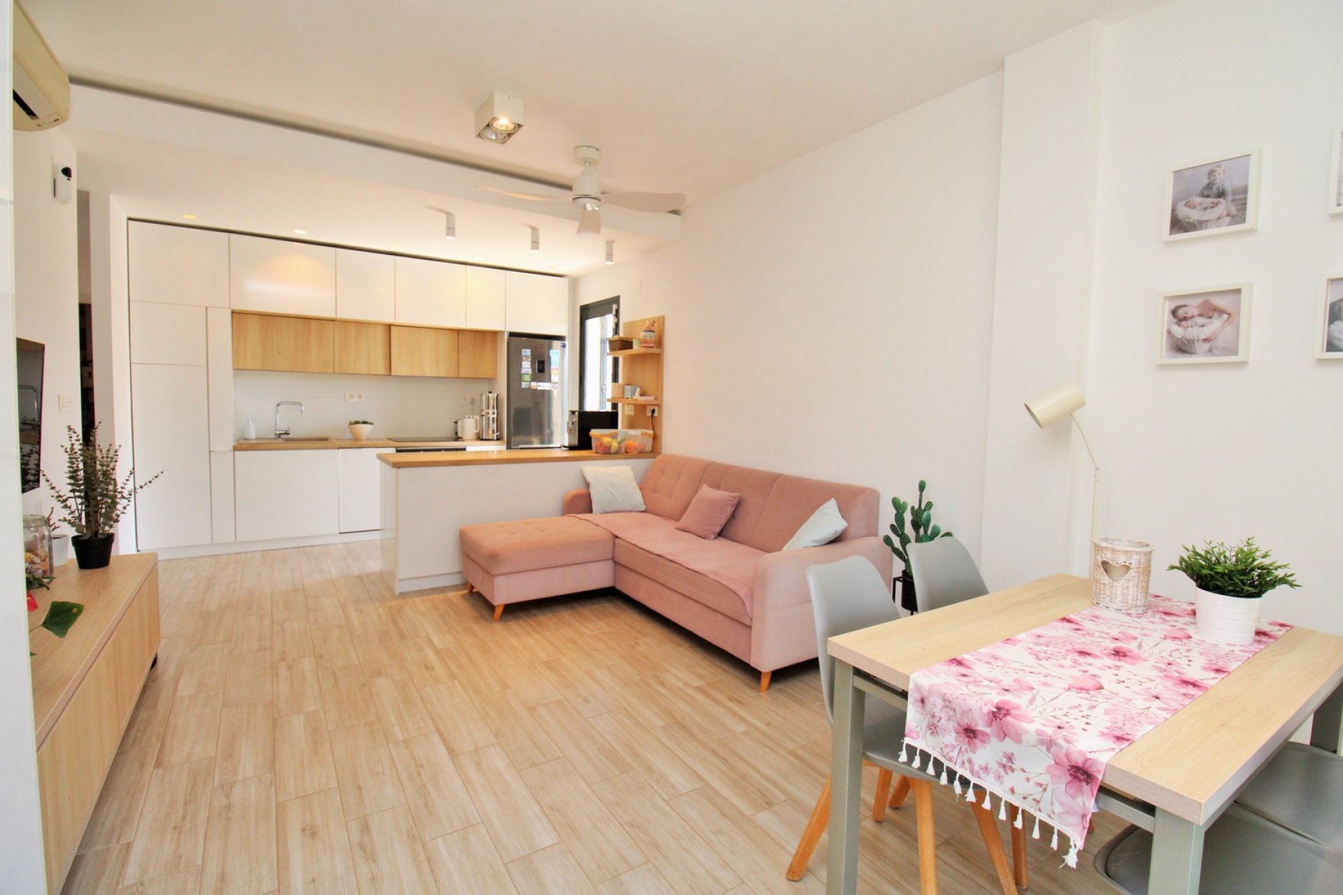 Resale - Villa -
La Zenia