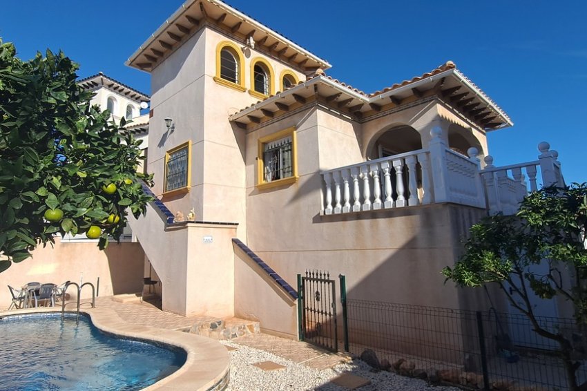 Resale - Villa -
La Zenia