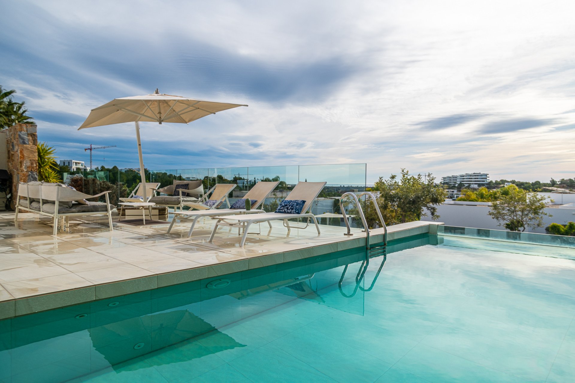 Resale - Villa -
Las Colinas Golf