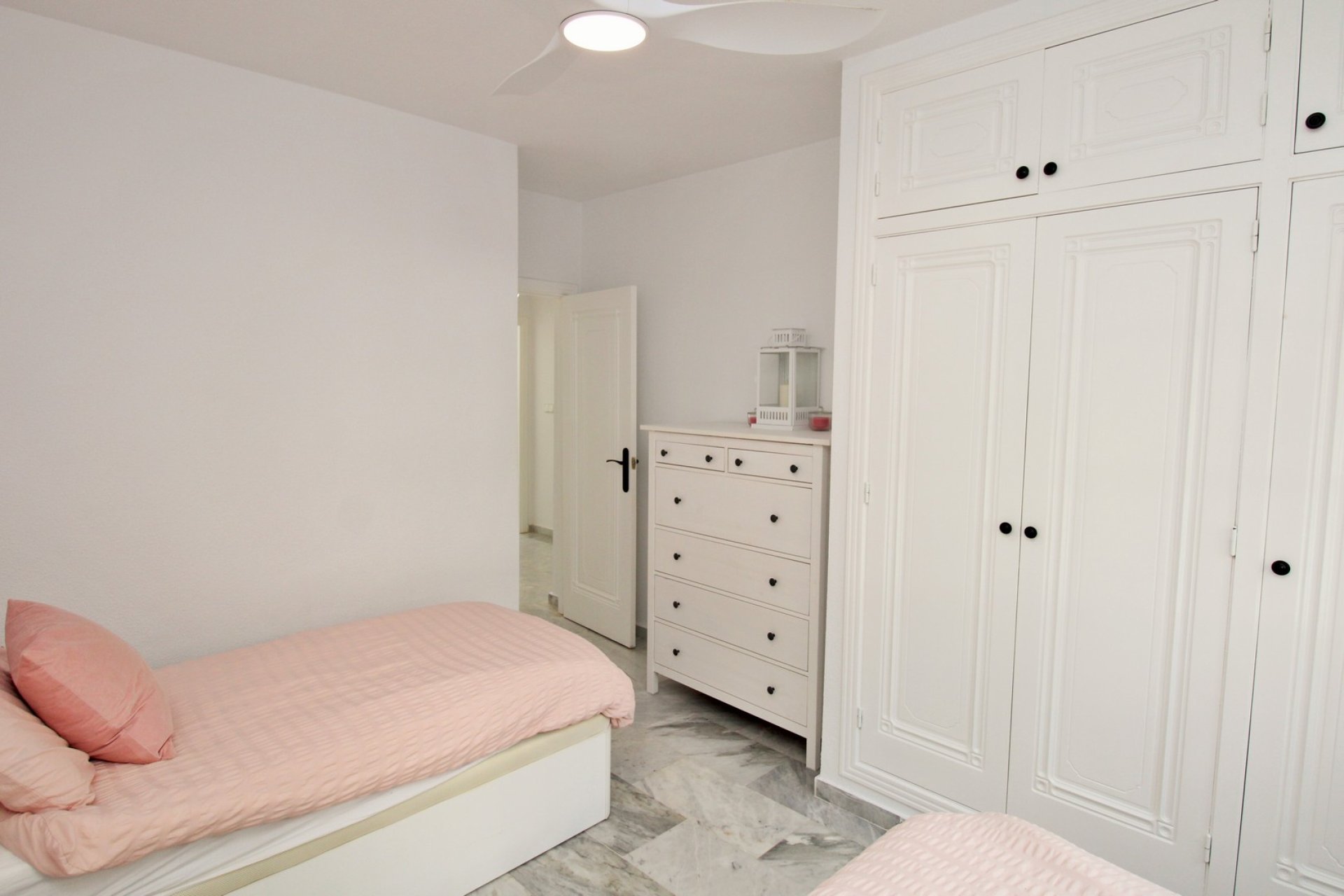 Resale - Villa -
Las Ramblas