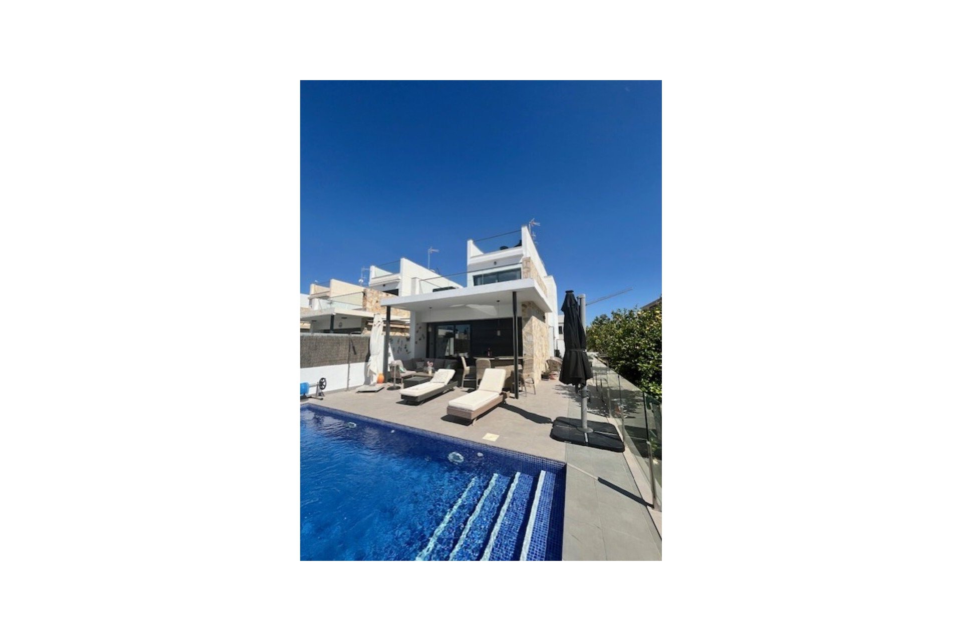 Resale - Villa -
Lomas de Cabo Roig