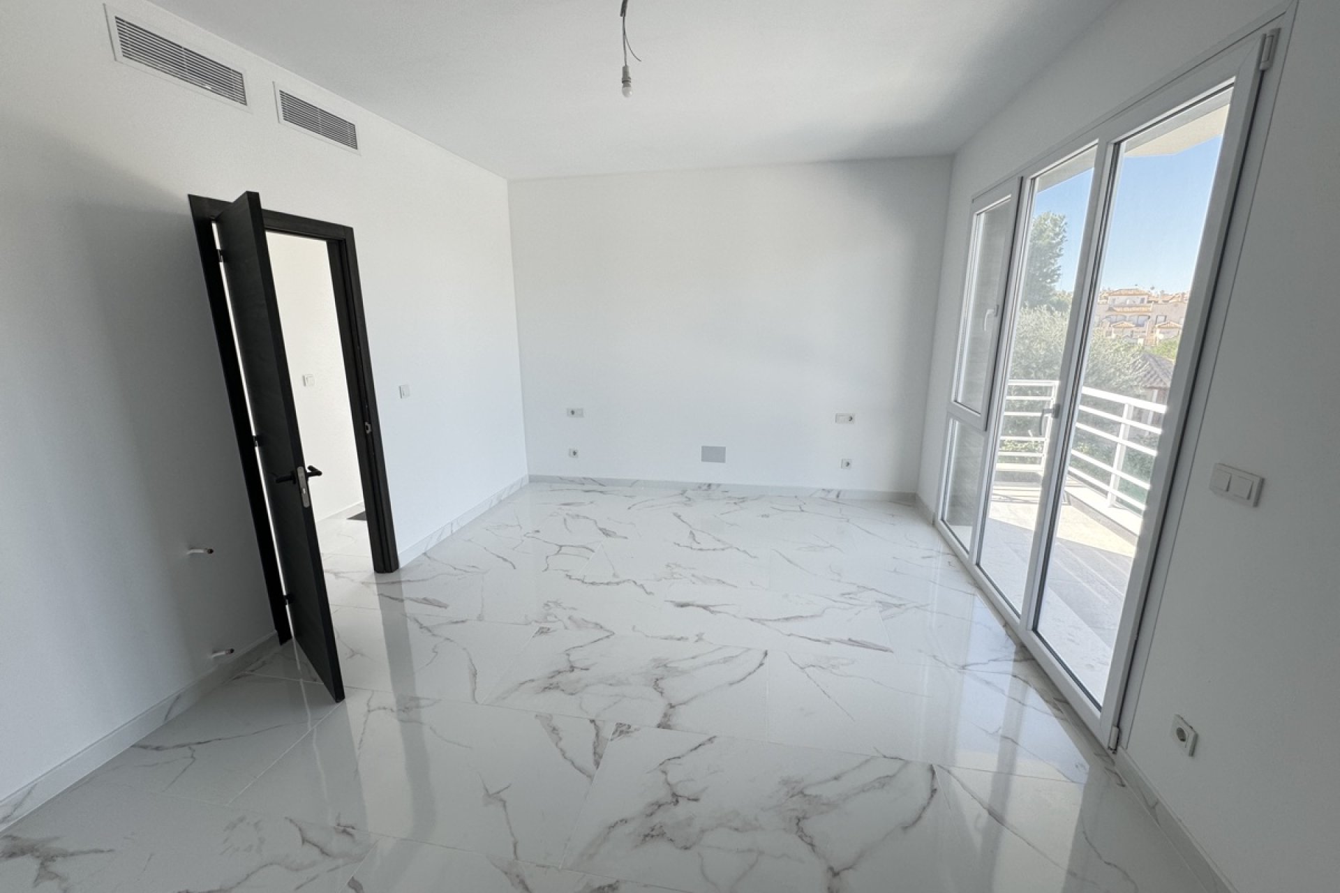 Resale - Villa -
Los Balcones