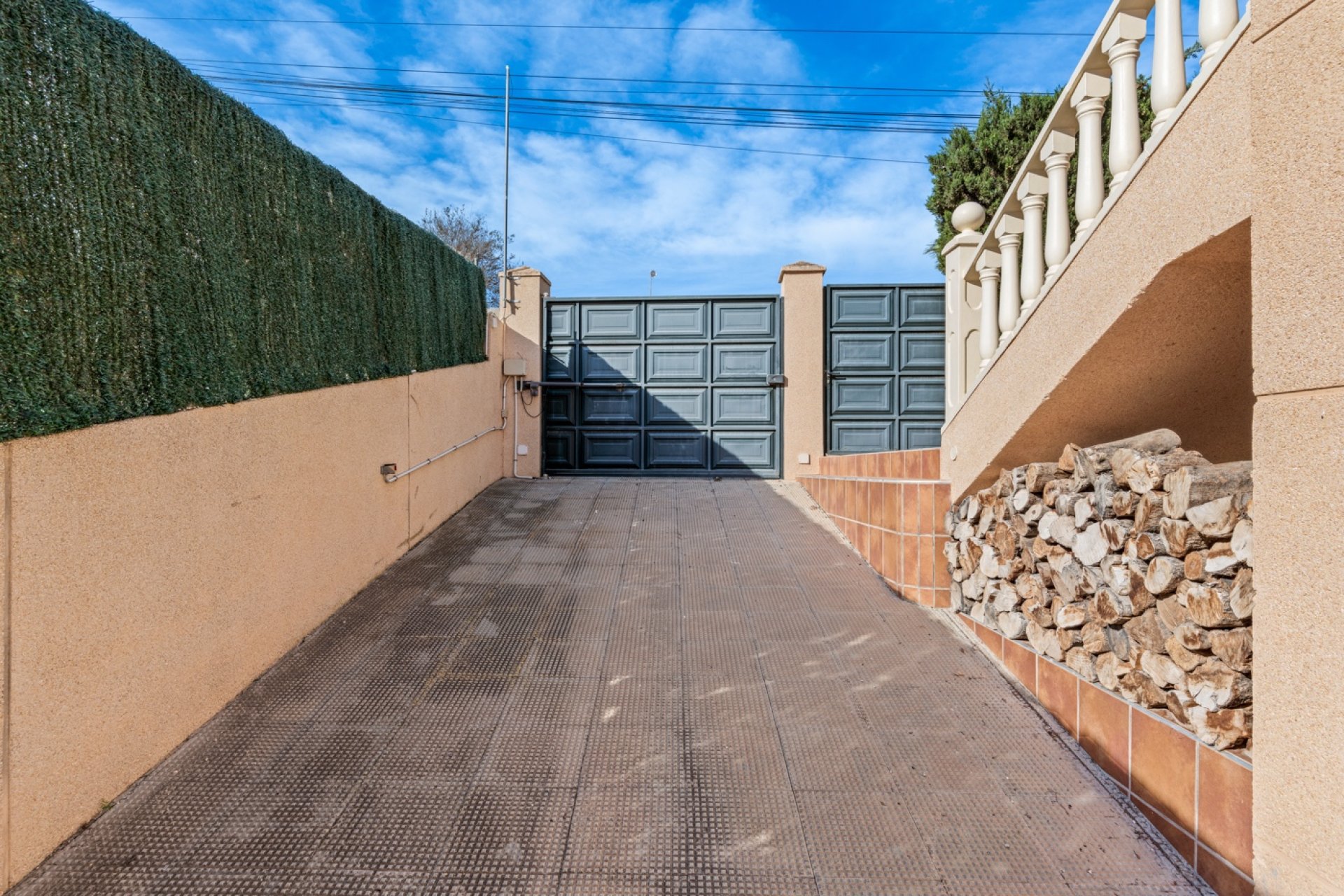 Resale - Villa -
Los Balcones