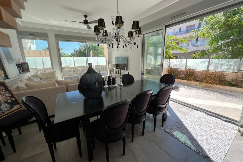 Resale - Villa -
Mil Palmeras - Costa Blanca Sur