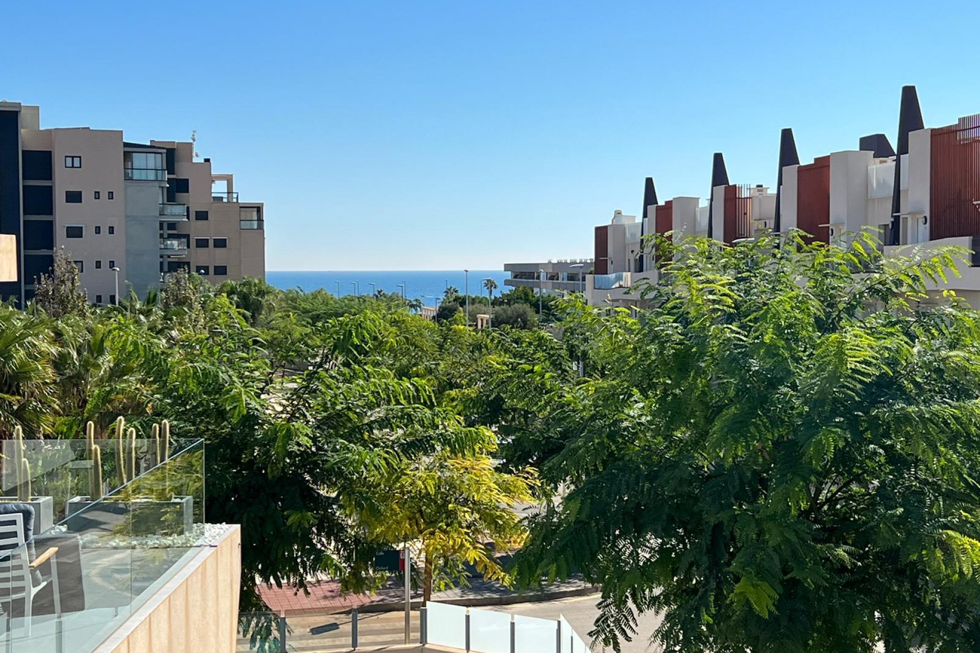 Resale - Villa -
Mil Palmeras - Costa Blanca Sur