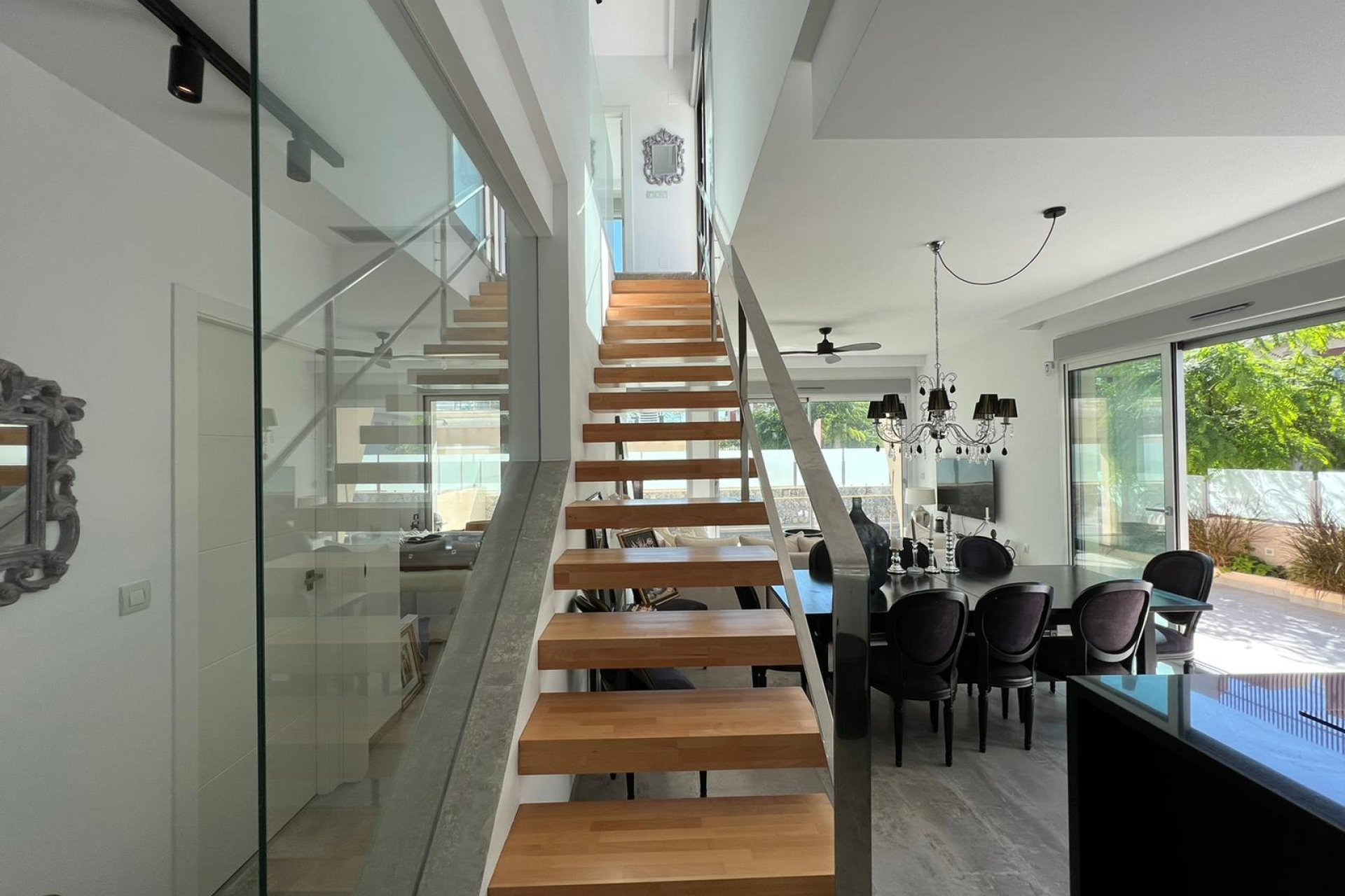 Resale - Villa -
Mil Palmeras - Costa Blanca Sur