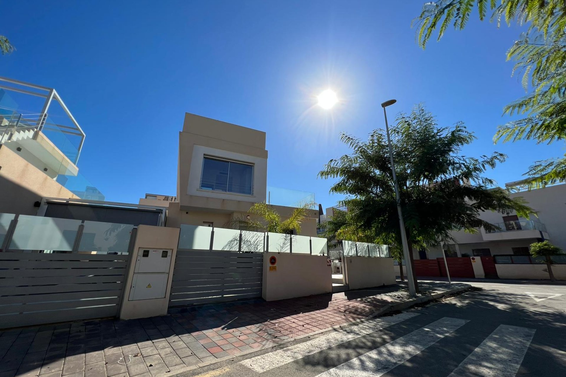 Resale - Villa -
Mil Palmeras - Costa Blanca Sur