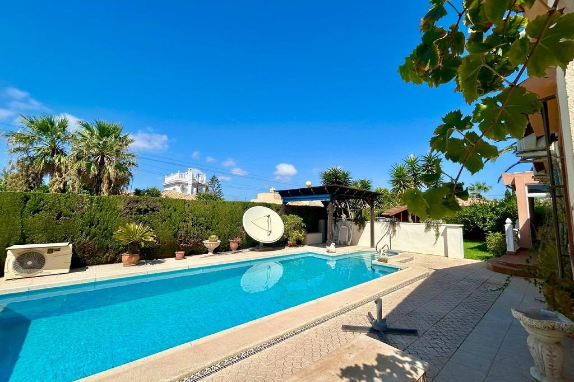 Resale - Villa -
Orihuela Costa - Aguamarina
