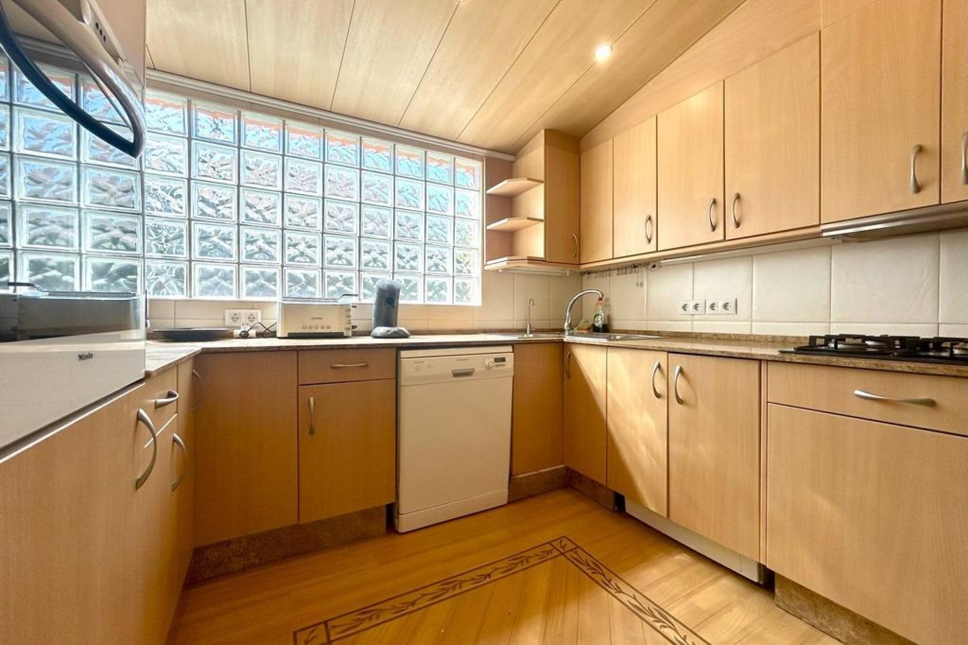 Resale - Villa -
Orihuela Costa - Aguamarina